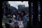 083 - Presidential Palace Park - Vicki, Susan, Cheryl, Mike Almo and Patsy Gonzalez (-1x-1, -1 bytes)